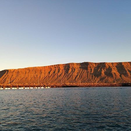 فندق Magnifico Barco En La Graciosa كاليتا دي سيبو المظهر الخارجي الصورة