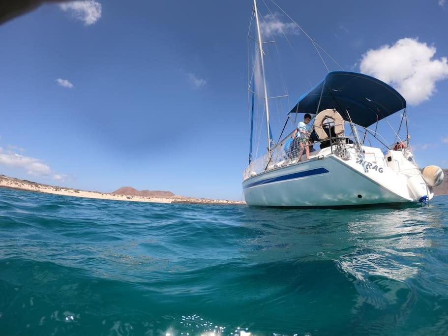 فندق Magnifico Barco En La Graciosa كاليتا دي سيبو المظهر الخارجي الصورة