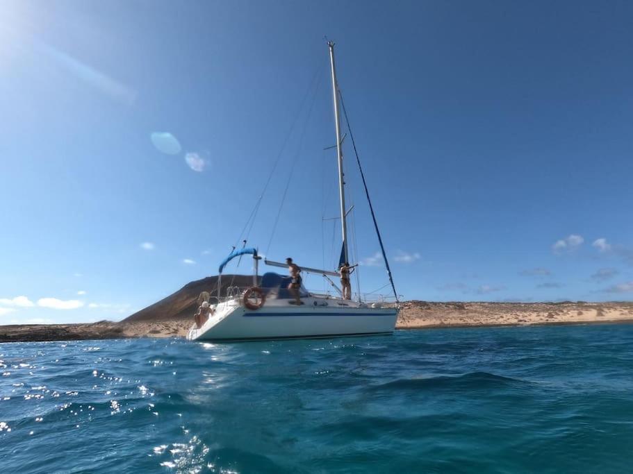 فندق Magnifico Barco En La Graciosa كاليتا دي سيبو المظهر الخارجي الصورة