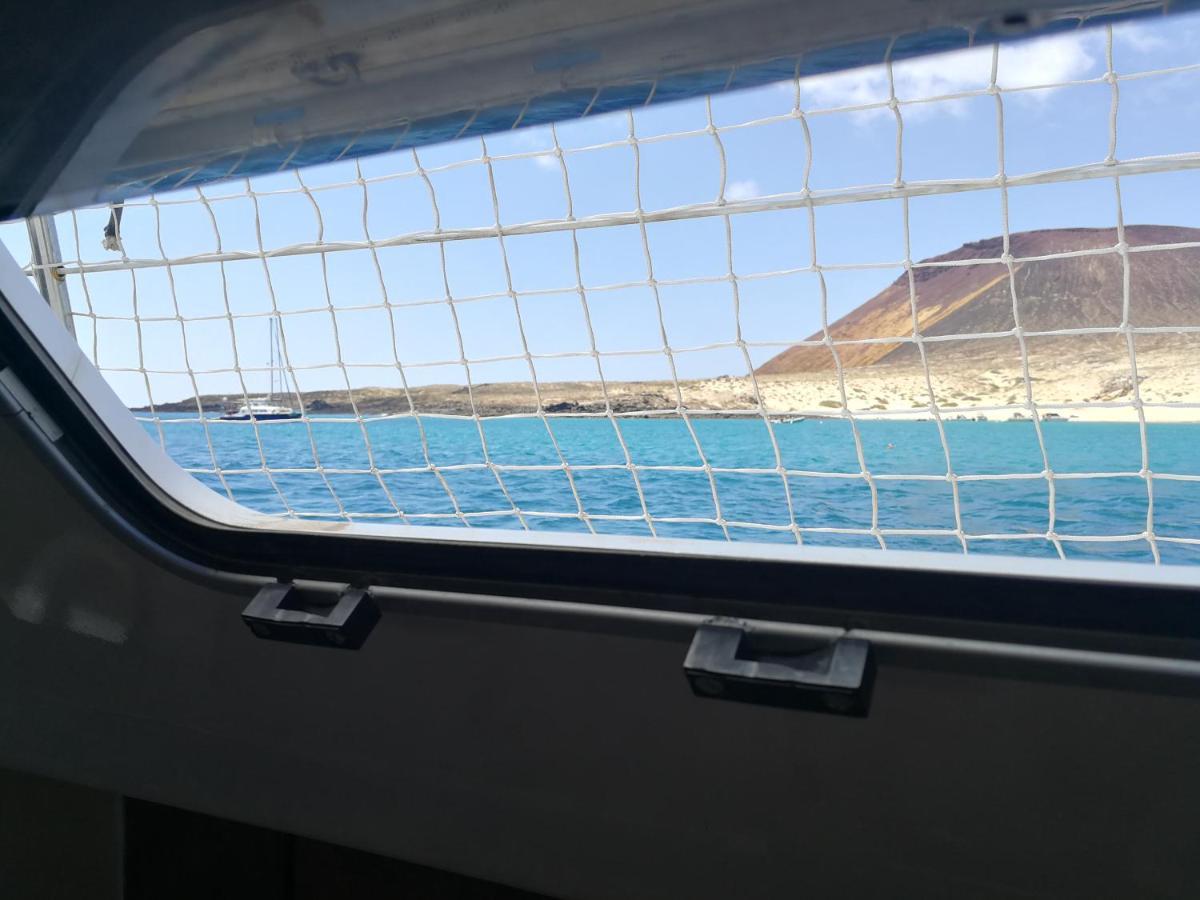 فندق Magnifico Barco En La Graciosa كاليتا دي سيبو المظهر الخارجي الصورة