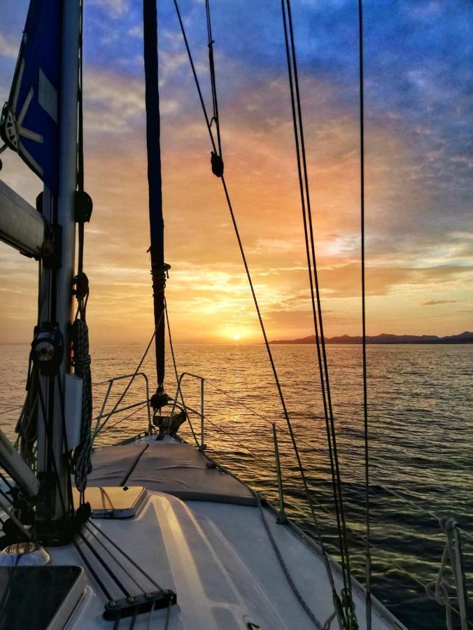 فندق Magnifico Barco En La Graciosa كاليتا دي سيبو المظهر الخارجي الصورة