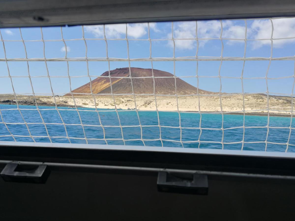 فندق Magnifico Barco En La Graciosa كاليتا دي سيبو المظهر الخارجي الصورة