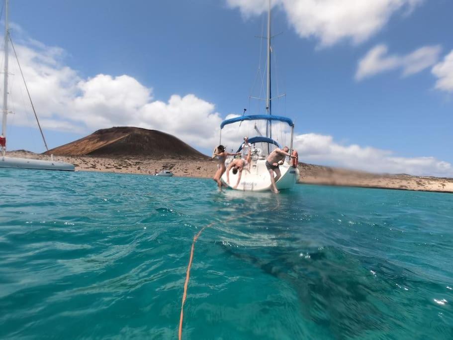 فندق Magnifico Barco En La Graciosa كاليتا دي سيبو المظهر الخارجي الصورة