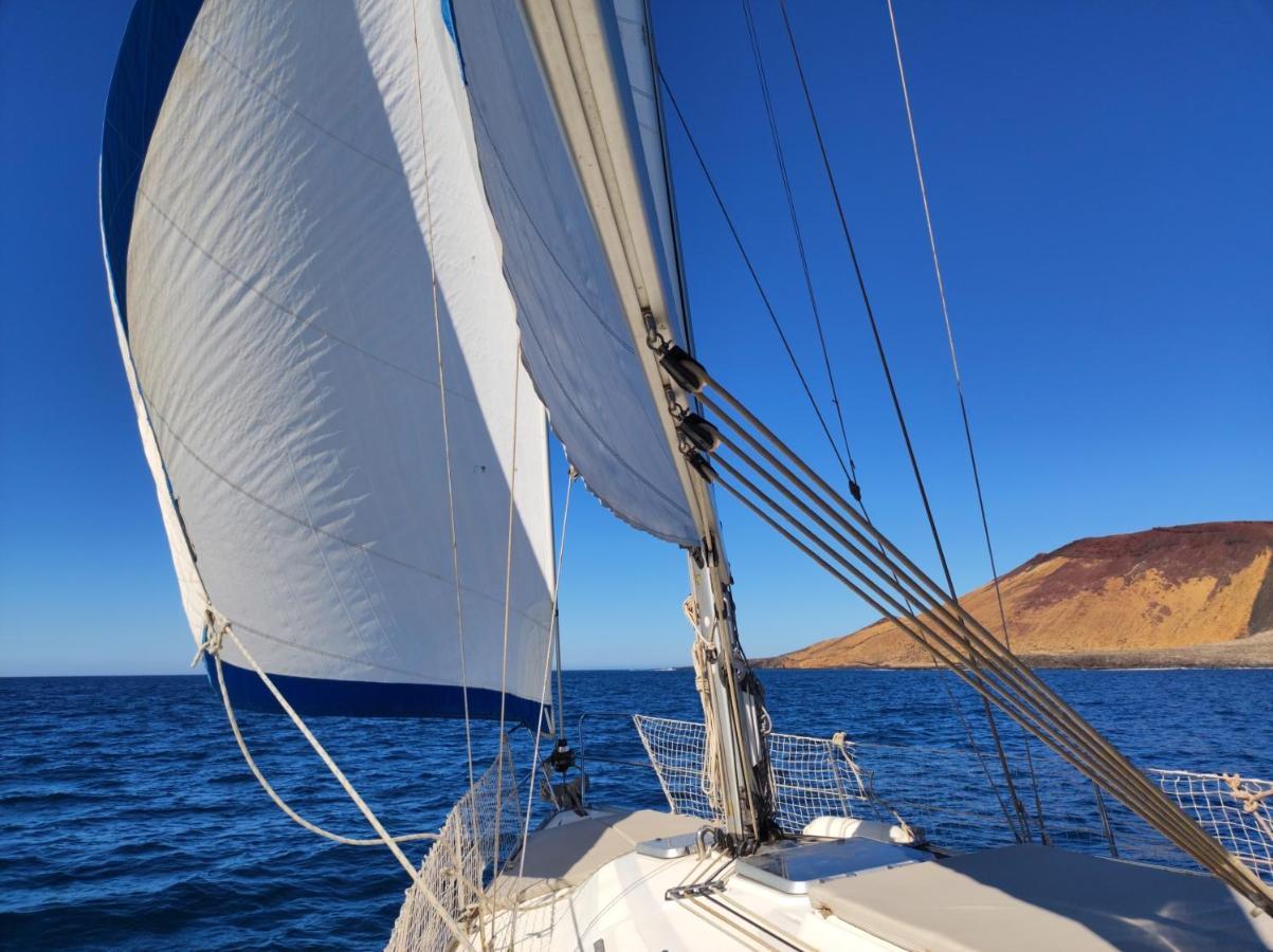 فندق Magnifico Barco En La Graciosa كاليتا دي سيبو المظهر الخارجي الصورة