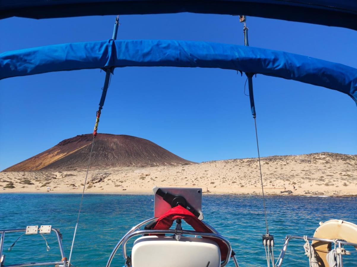 فندق Magnifico Barco En La Graciosa كاليتا دي سيبو المظهر الخارجي الصورة